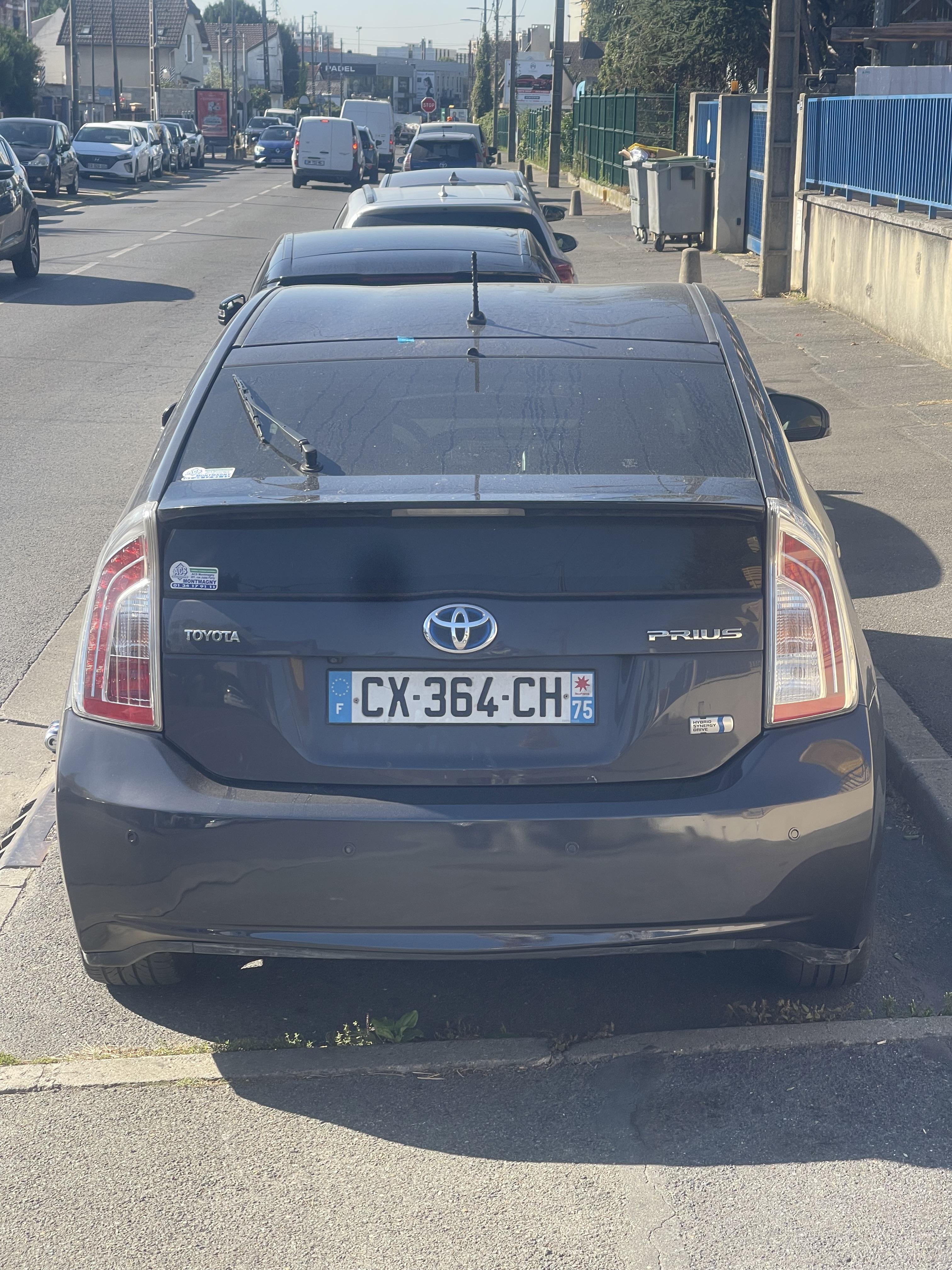 Toyota Prius III miniature 2