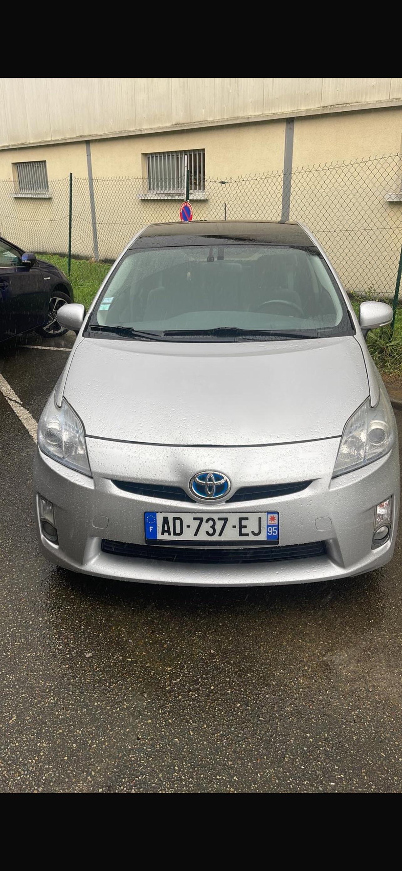 Toyota Prius III miniature 3