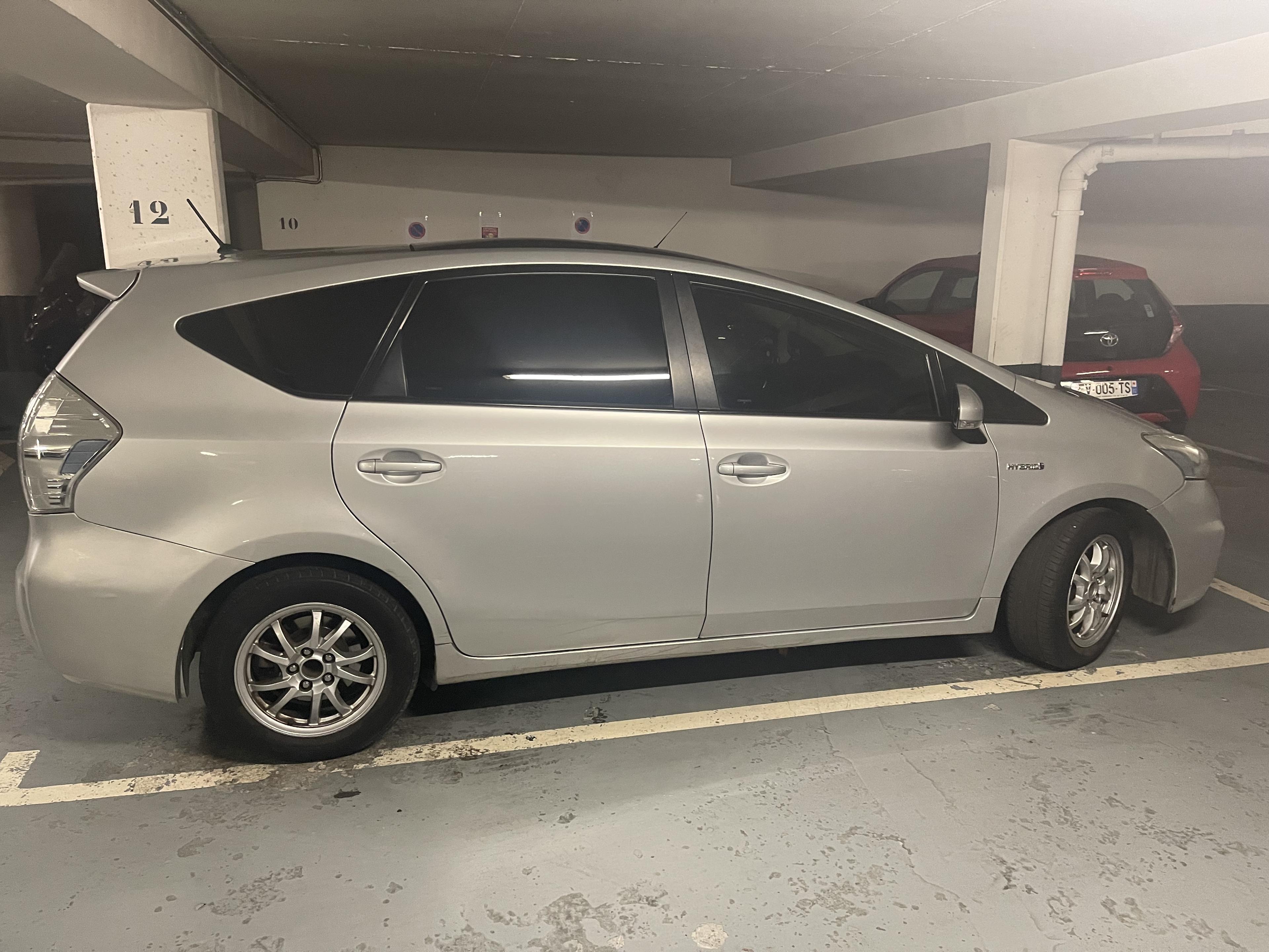 Toyota Prius+ miniature 2