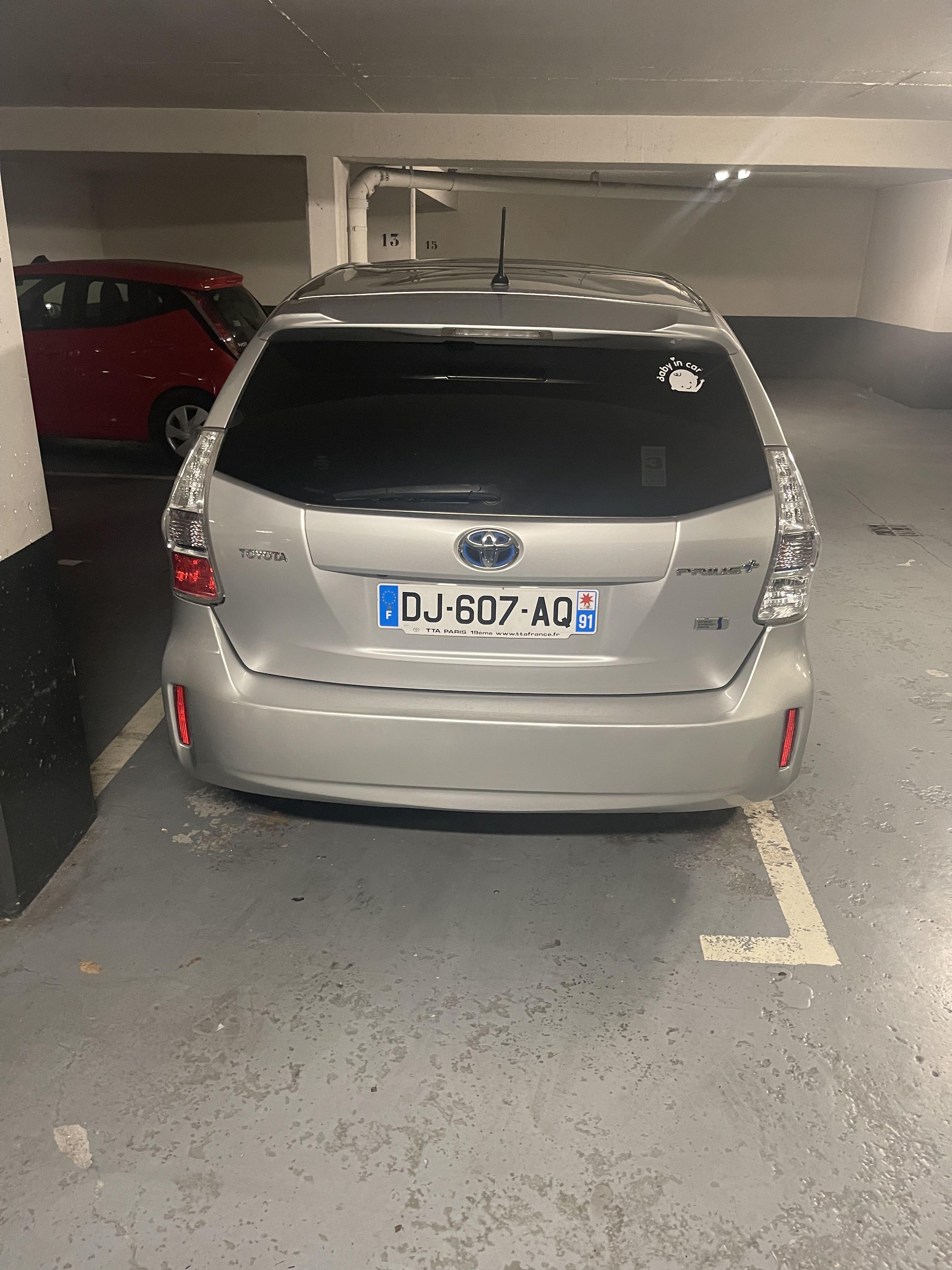 Toyota Prius+ miniature 3